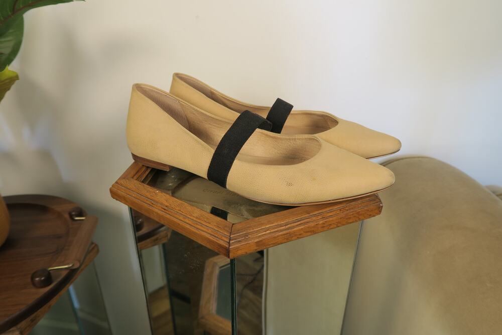 Gianni Bini Lizard-Embossed Pointed-Toe Mary Jane Flats
